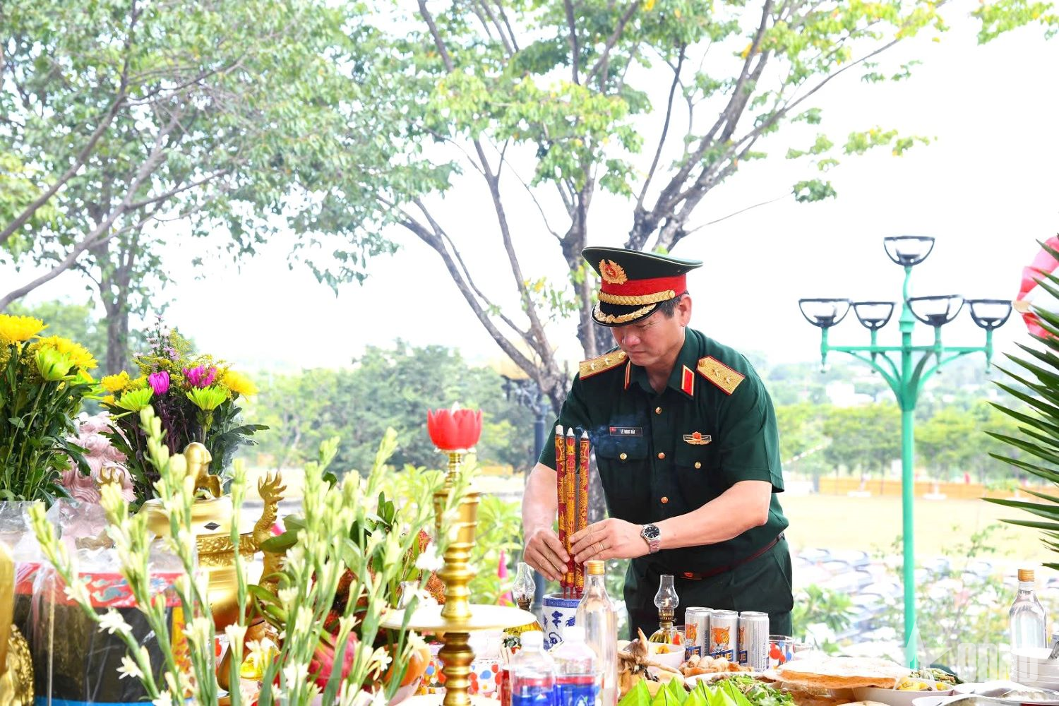 Quân khu 5: Dâng hương tưởng niệm Chủ tịch Hồ Chí Minh, Đại tướng Võ Nguyên Giáp và các anh hùng liệt sĩ